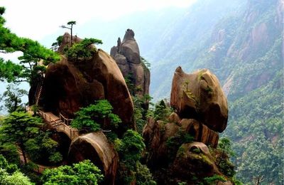 【尊品江西,五星之旅1268元】人間三清山、溶洞奇觀洪巖仙境、婺源篁嶺、夜秀夢里老家(五星尊享)三日游(每周五發班)